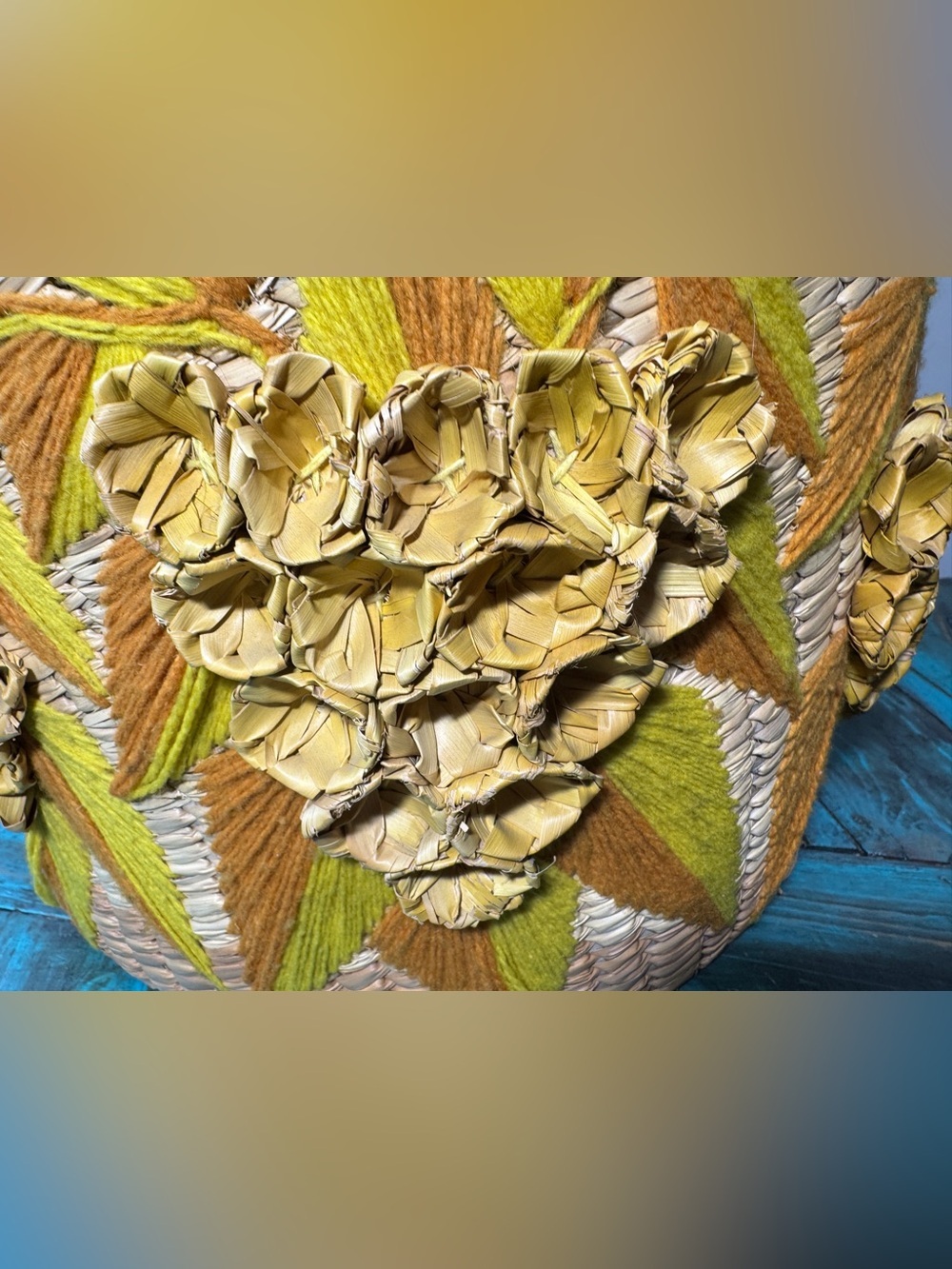 Vintage Raffia Basket Purse w/ Lid Floral Appliqué Boho Woven Straw Bag - Picture 3 of 15